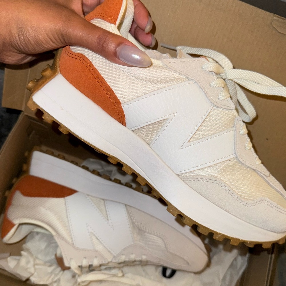 Women’s New Balance 327